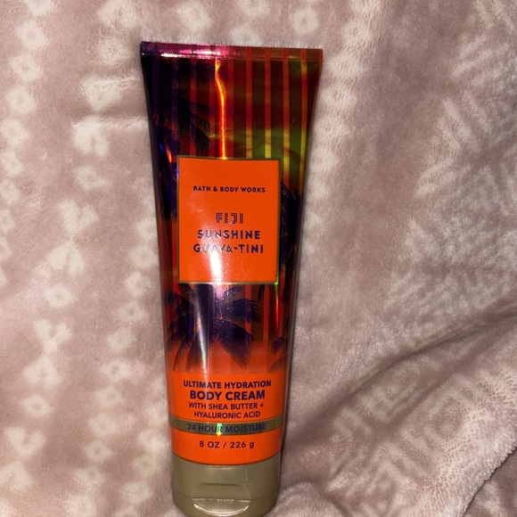 (New)Guess girl and Bath & Body Works Fiji Sunshine Guava-Tini Body Cream - Picture 4 of 7